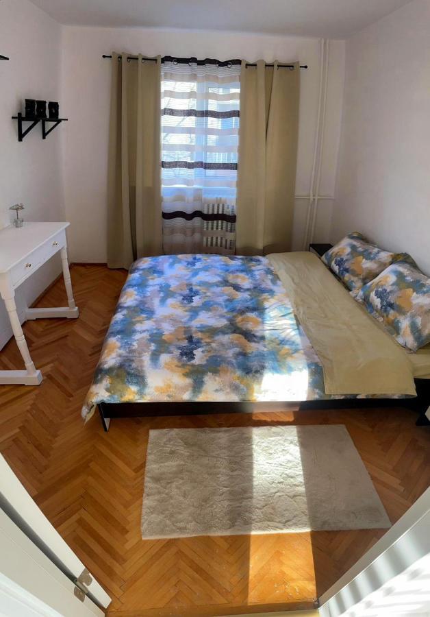 Appartamento Carla'S Apartament Gran Varadino Esterno foto